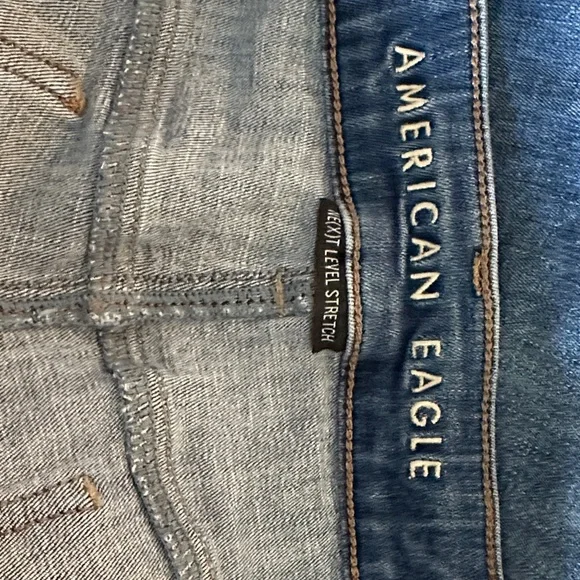 American Eagle Outfitters Woman’s distressed Light Blue Skinny Jeans size 16R - Picture 3 of 7